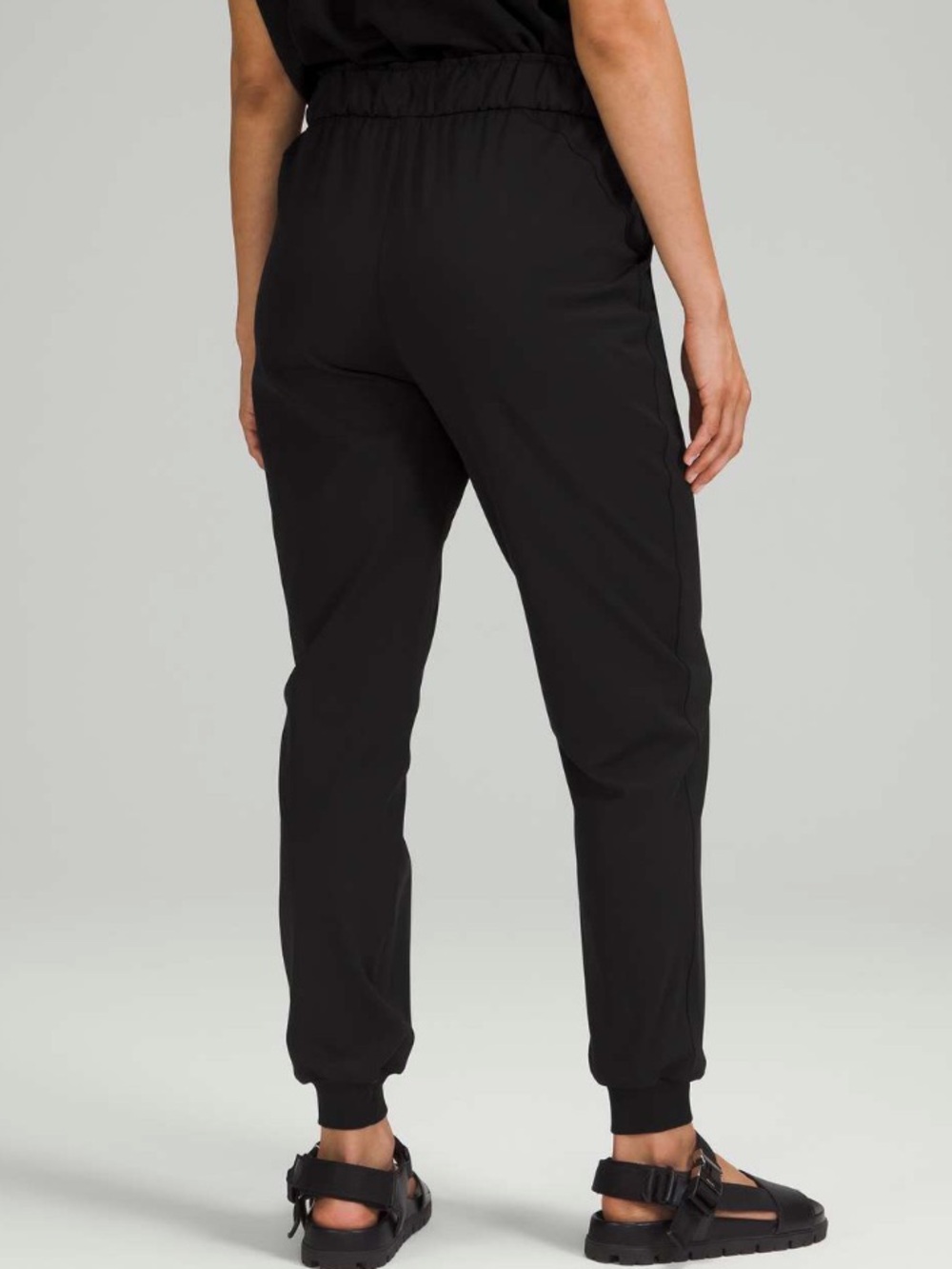 Lululemon Stretch High-Rise Jogger
Black